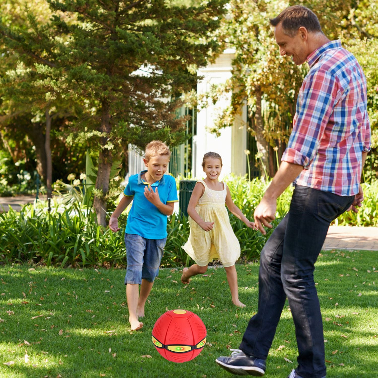 FlyMorph™ –  Magic UFO Flying Ball for Dogs & Kids | 2-in-1 Ball & Flying Saucer Toy